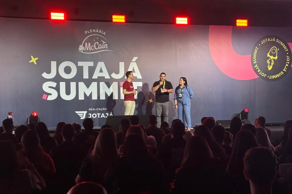 Palestra do Fernando Nogarini no palco principal do evento